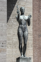 Estátua de homem

Descrição gerada automaticamente
