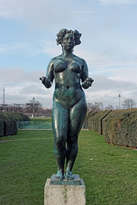Estátua verde de pessoa

Descrição gerada automaticamente